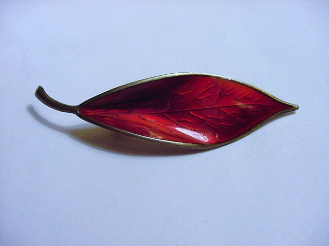 DAVID ANDERSEN ENAMEL STERLING LEAF PIN: DAVID ANDERSEN ENAMEL STERLING LEAF PIN