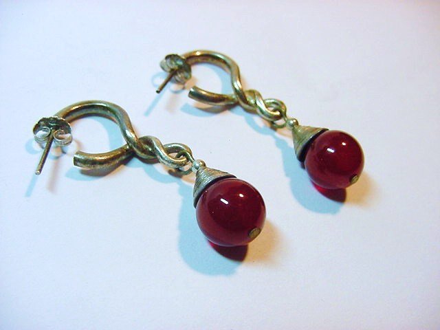 VINTAGE MODERNIST SILVER CARNELIAN EARRINGS: VINTAGE MODERNIST SILVER CARNELIAN EARRINGS