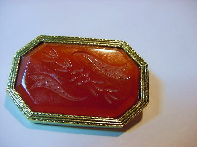 VINTAGE CARVED CARNELIAN PIN: VINTAGE CARVED CARNELIAN PIN