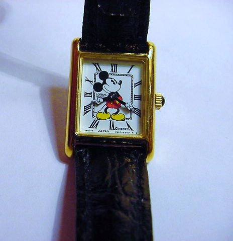 LORUS MICKEY MOUSE WRIST WATCH NEEDS BATTERY: LORUS MICKEY MOUSE WRIST WATCH NEEDS BATTERY