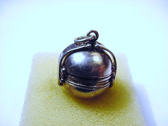 MEXICAN STERLING PICTURE BALL PENDANT: MEXICAN STERLING PICTURE BALL PENDANT