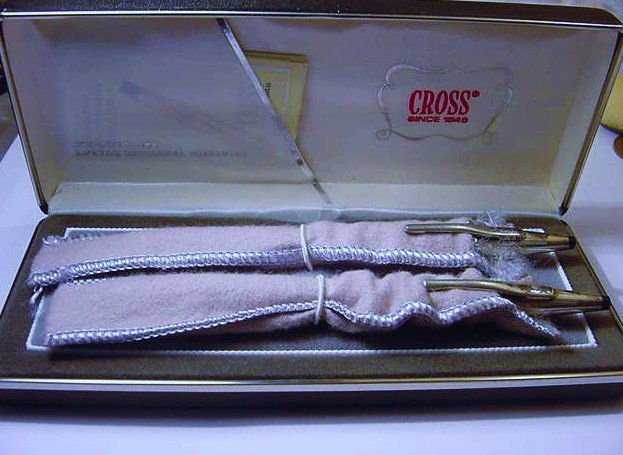 CROSS STERLING PEN & PENCIL SET IN ORIGINAL BOX: CROSS STERLING PEN & PENCIL SET IN ORIGINAL BOX