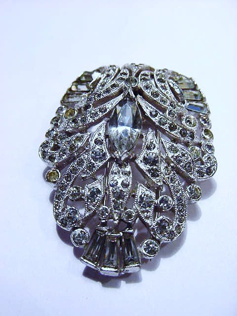 TRIFARI RHINESTONE CLIP: TRIFARI RHINESTONE CLIP