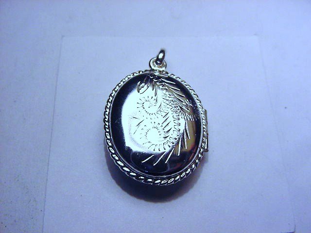 ENGRAVED STERLING LOCKET: ENGRAVED STERLING LOCKET