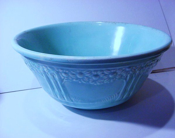 VINTAGE HOMER LOUGHLIN FIESTA WARE MIXING BOWL: VINTAGE HOMER LOUGHLIN FIESTA WARE MIXING BOWL MEASURES 4.5 X 9.25 INCHES