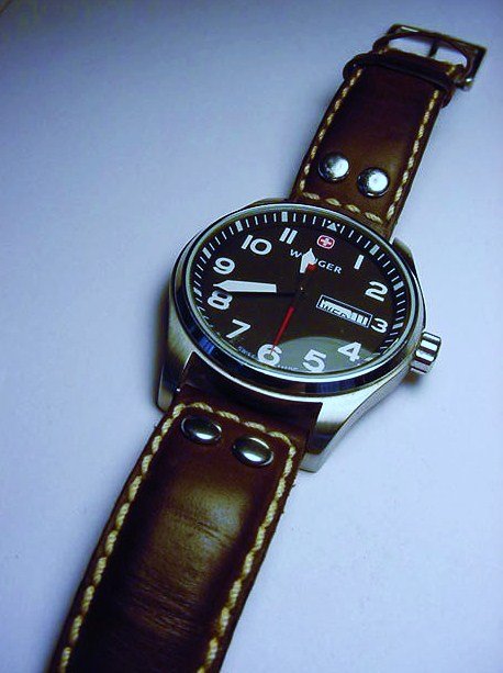 WENGER QUARTZ WATCH NEEDS BATTERY: WENGER QUARTZ WATCH NEEDS BATTERY
