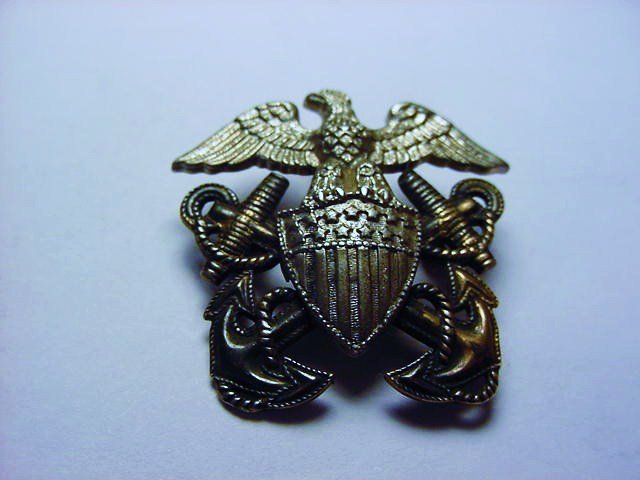 WWII STERLING NAVY HAT BADGE: WWII STERLING NAVY HAT BADGE