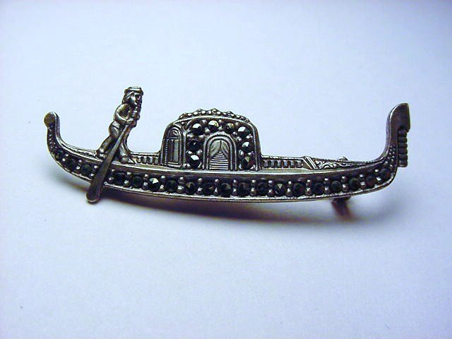 VINTAGE STERLING MARCASITE GANDOLA PIN: VINTAGE STERLING MARCASITE GANDOLA PIN