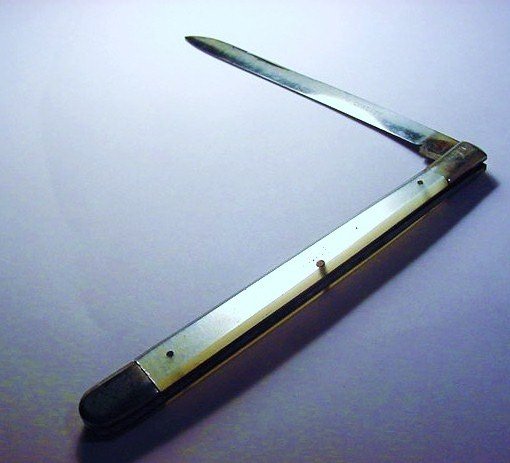 VINTAGE FOLDING KNIFE: VINTAGE FOLDING KNIFE