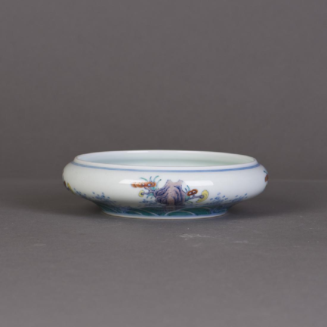A CHINESE DOUCAI PORCELAIN BRUSH WASHER (1 of 3)