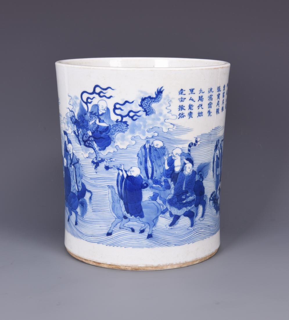 A BLUE AND WHITE PORCELAIN BRUSH POT (1 of 12)