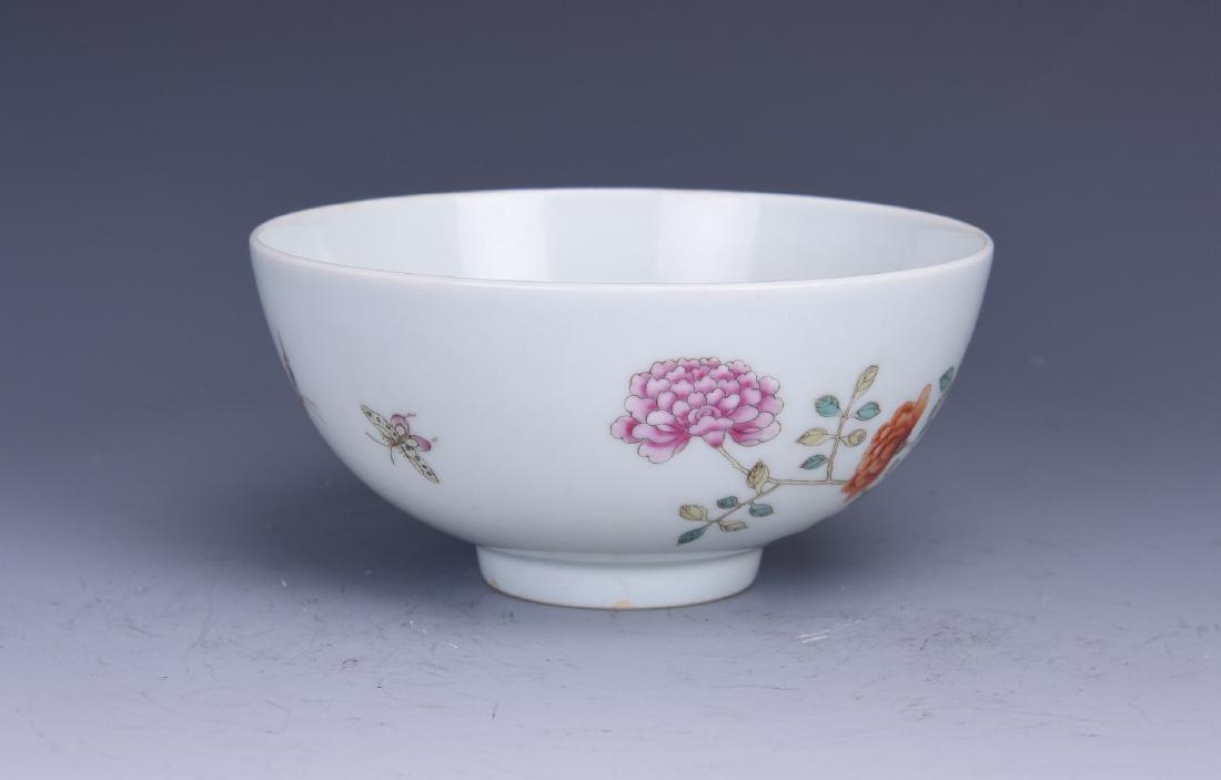 A FLORAL PATTERN FAMILLE ROSE BOWL (1 of 10)