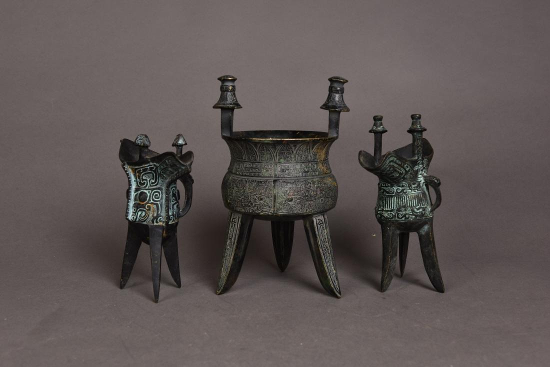 A SET OF THREE BRONZE CUP, SHOWA PERIOD (1 of 5)