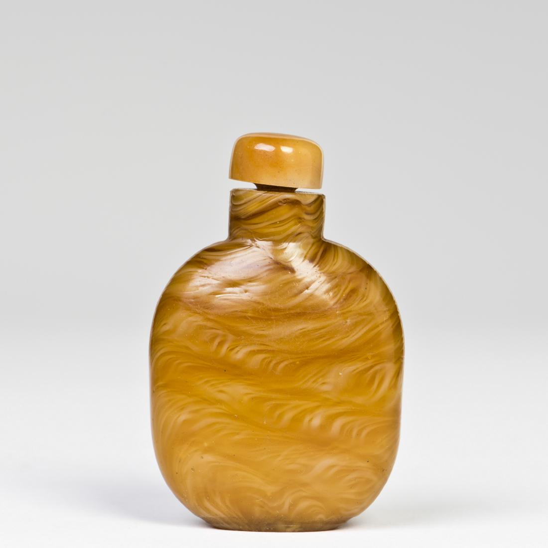A YELLOW GLASS SNUFF BOTTLE (1 of 6)