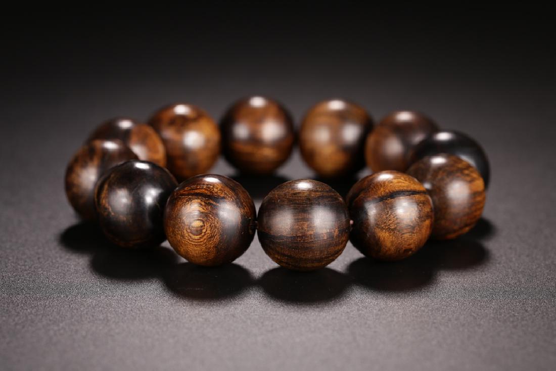 A STRING OF 20 CHENXIANG BEADS (1 of 10)