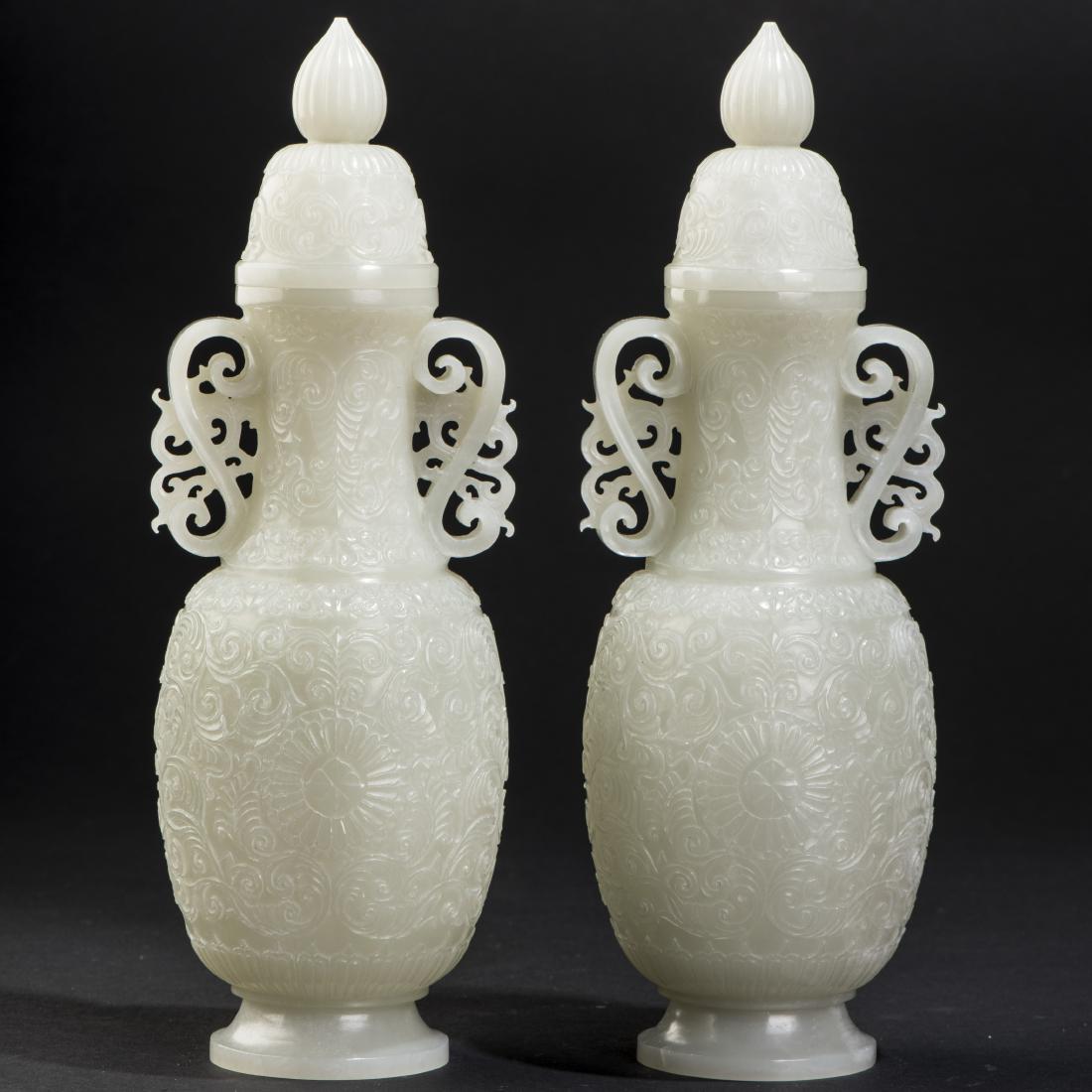 A PAIR OF TRANSLUCENT WHITE JADE VASE (1 of 5)