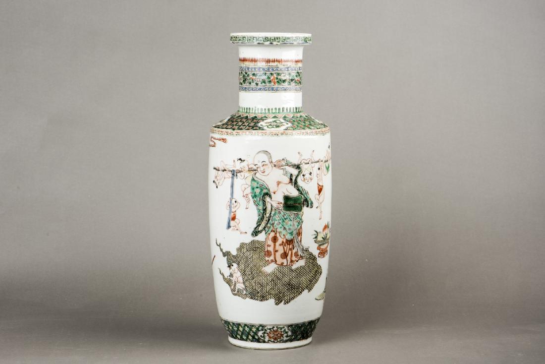 A WUCAI 'FIGURE' VASE (1 of 6)