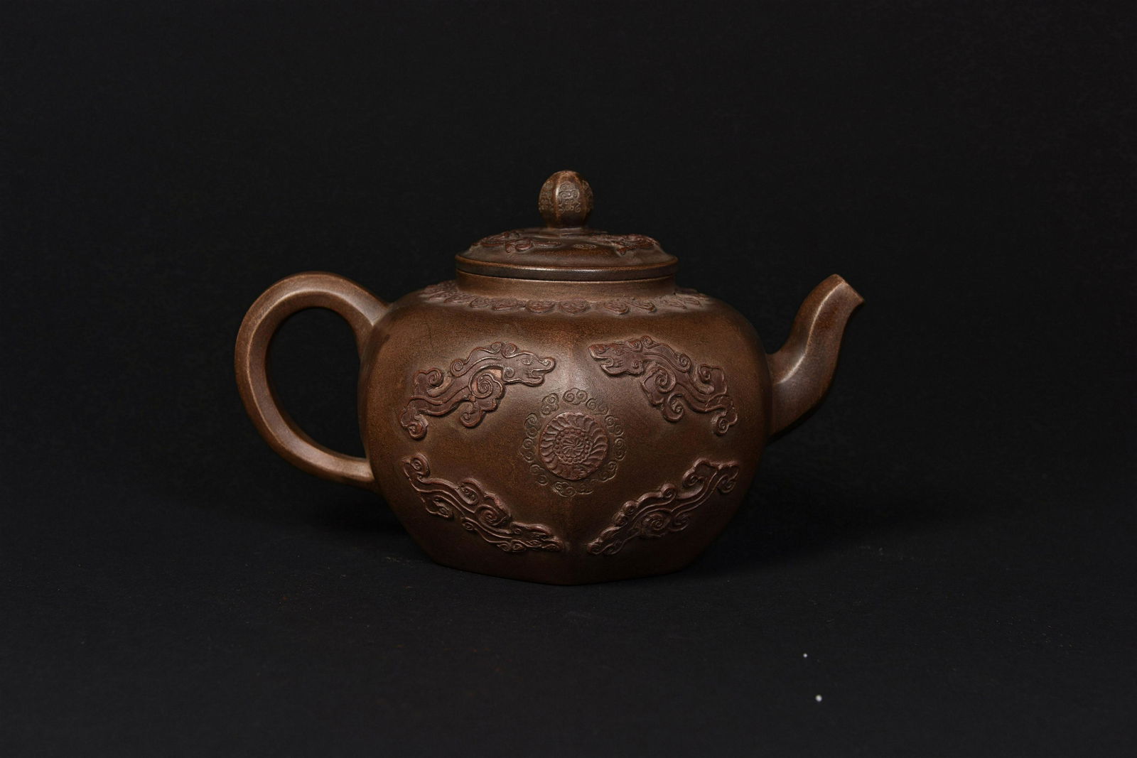 A 'DRAGON' ZISHA YIXING TEAPOT (1 of 6)
