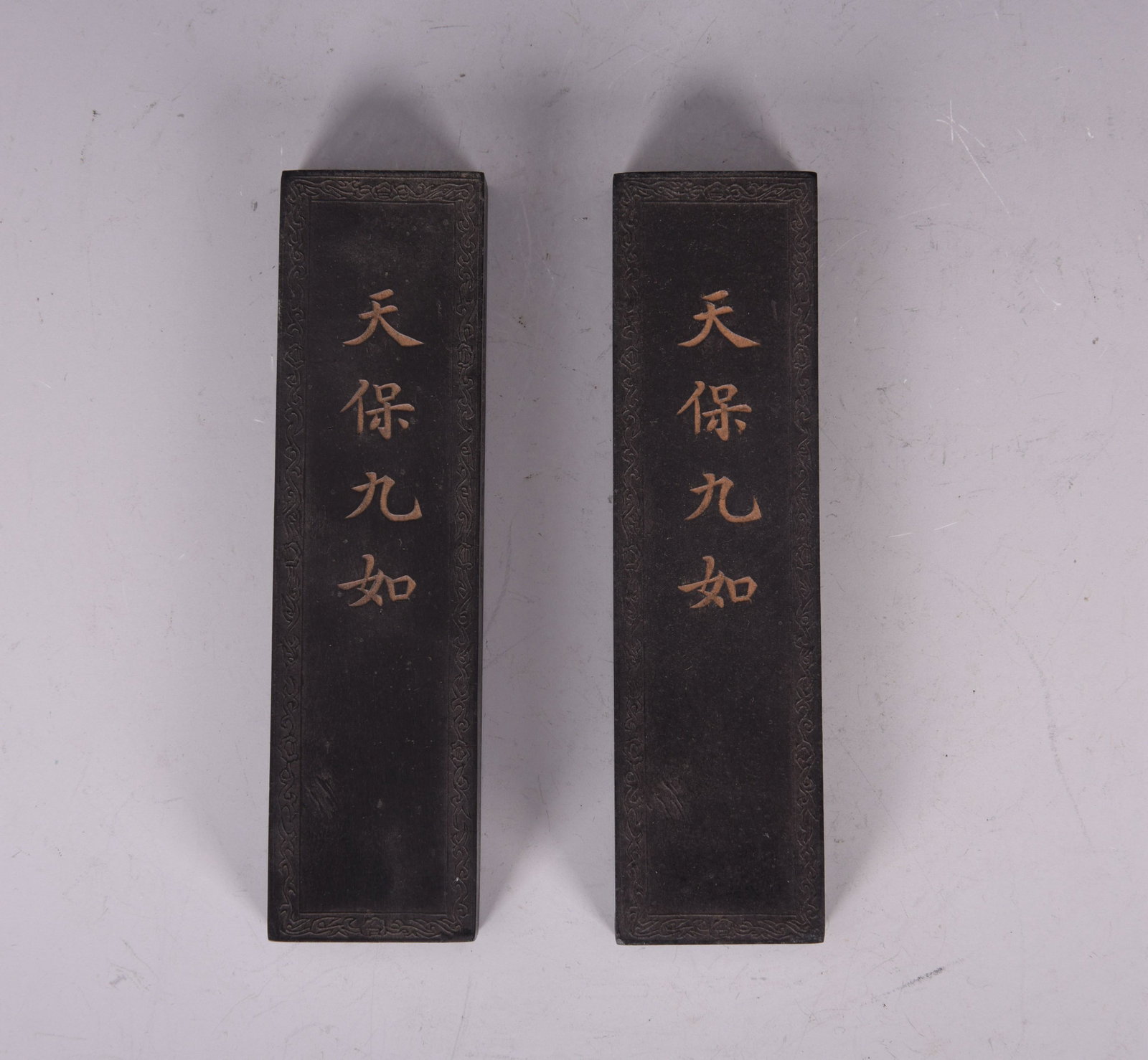 A PAIR OF CHINESE CARVED INKSTONES: L11.5cm x W3.2 cm