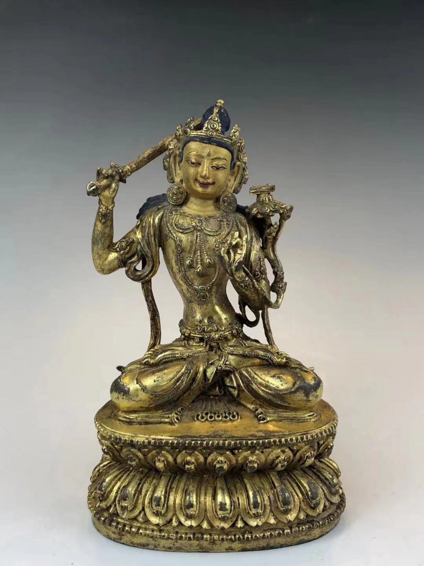 A GILT BRONZE FIGURE OF BUDDHA, EARTLY MING DYNASTY: H15CM