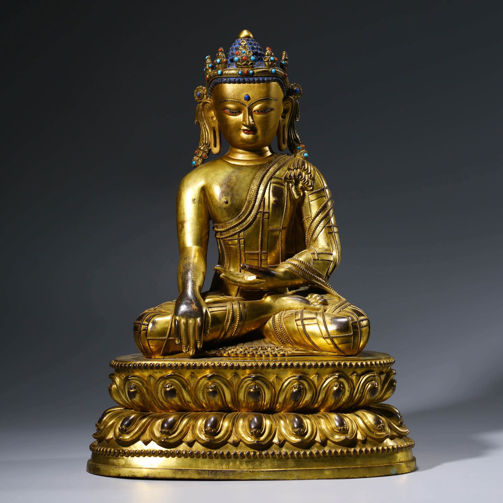 A CHINESE GILT-BRONZE SAKYAMUNI STATUE (1 of 10)