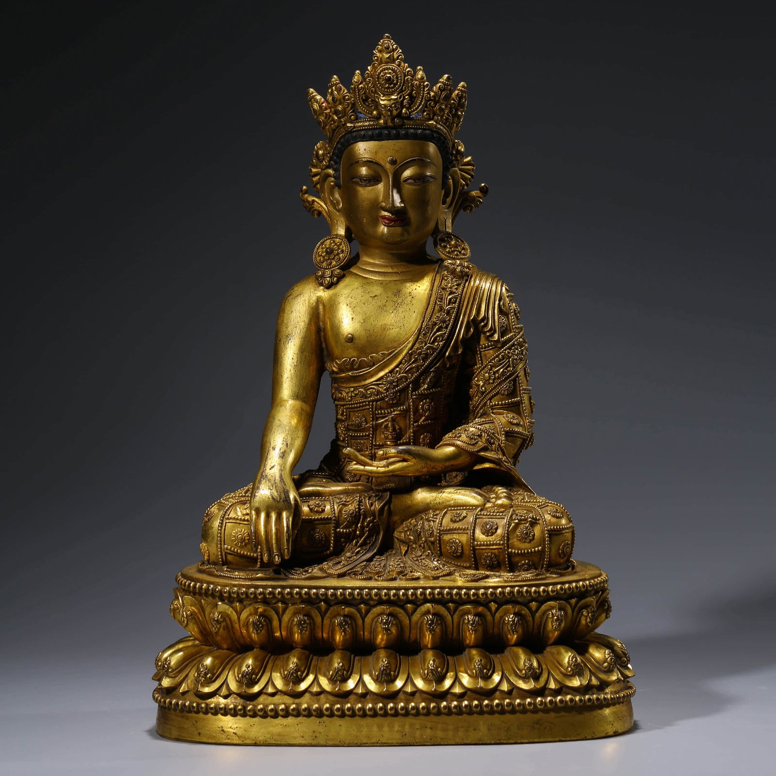 A CHINESE GITL-BRONZE SAKYAMUNI STATUE (1 of 12)