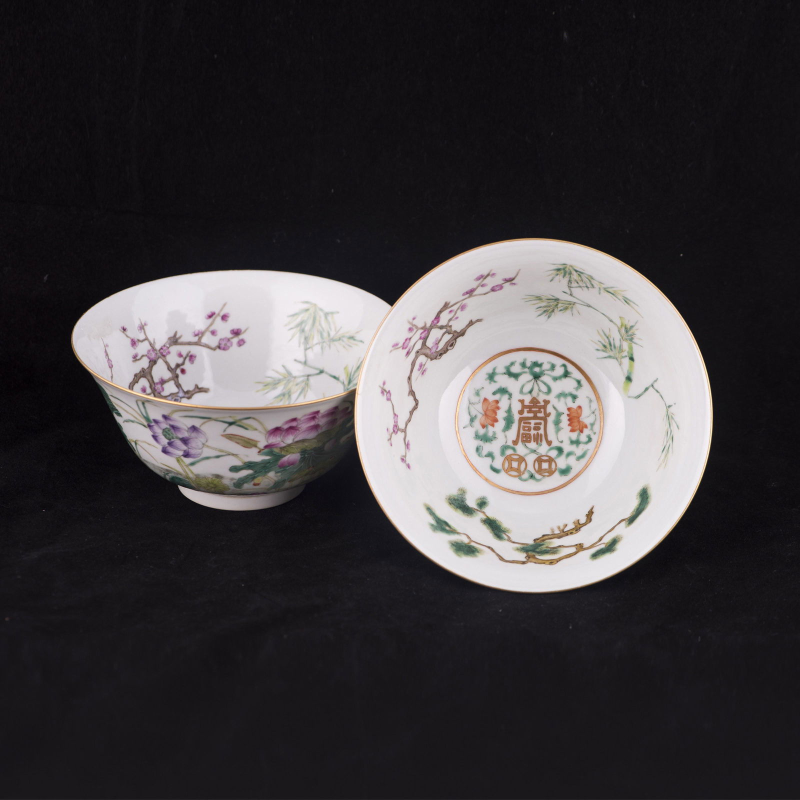 A PAIR OF FAMILLE ROSE 'FLORAL' BOWLS, WITH QIANLONG (1 of 6)