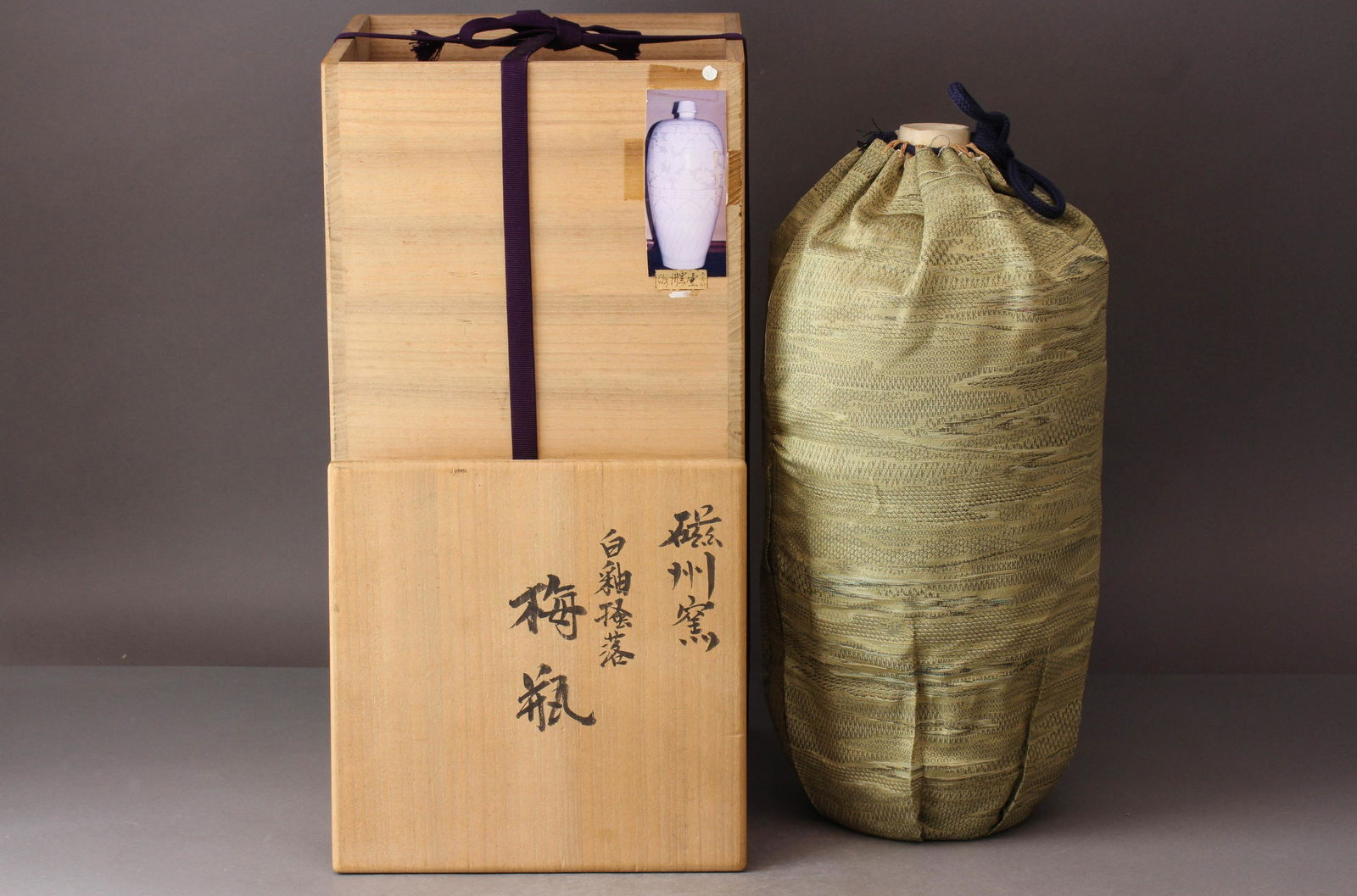 A PAINTED CIZHOU VASE, MEIPING (1 of 7)