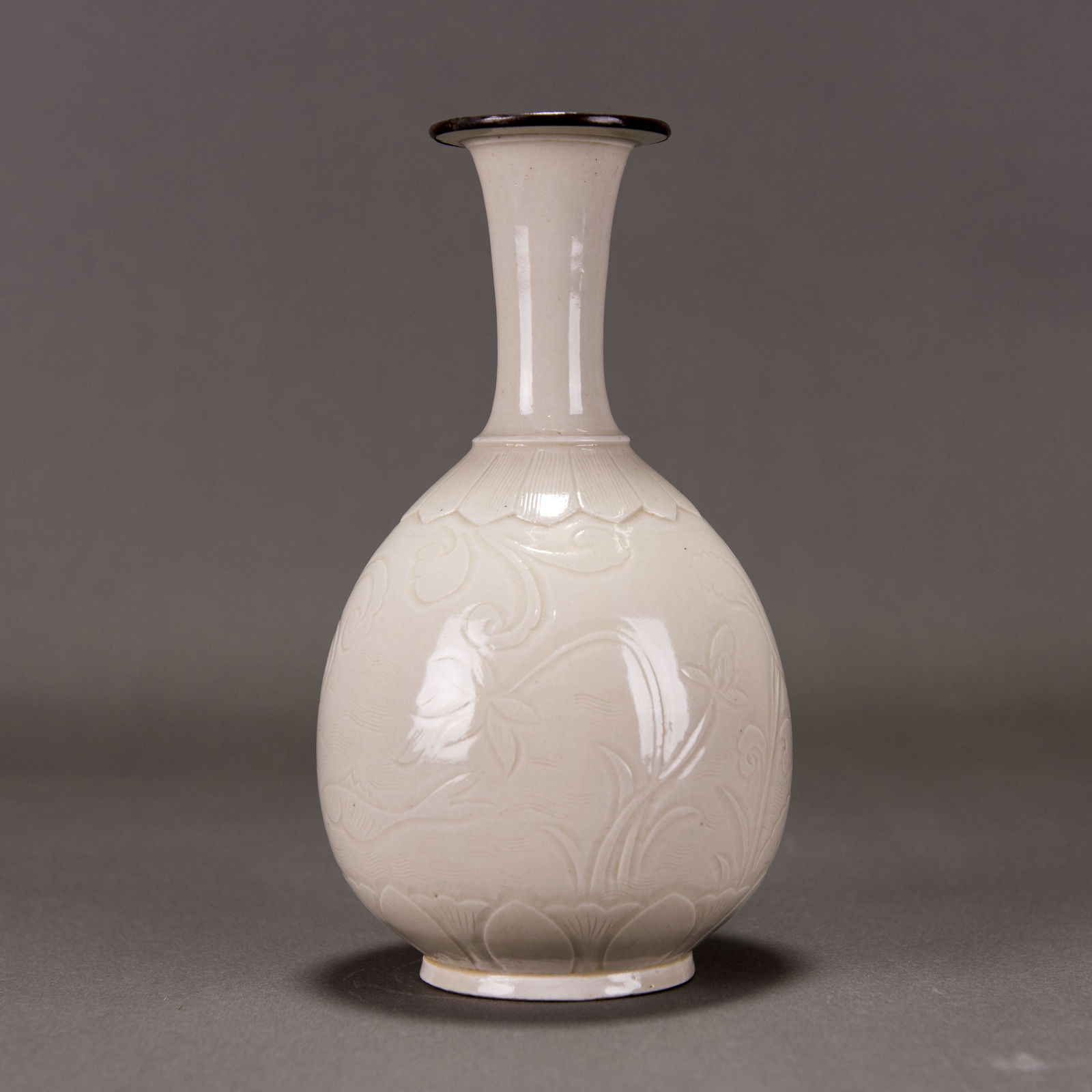 A CARVED DING VASE (1 of 7)