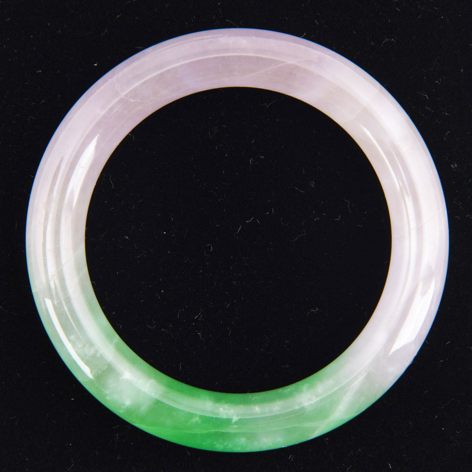 A CHINESE JADEITE BRACELET (1 of 2)