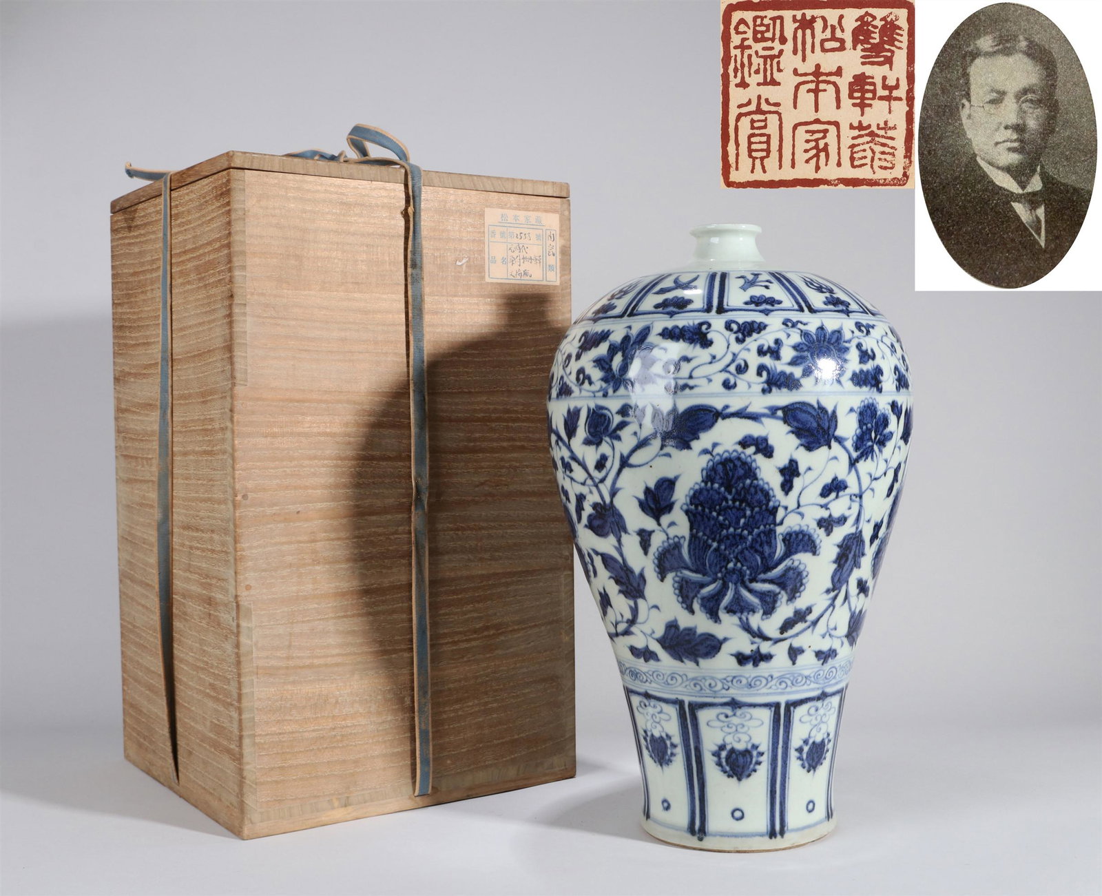 THE BLUE AND WHITE PEONY PATTERN MEIPING VASE (1 of 12)