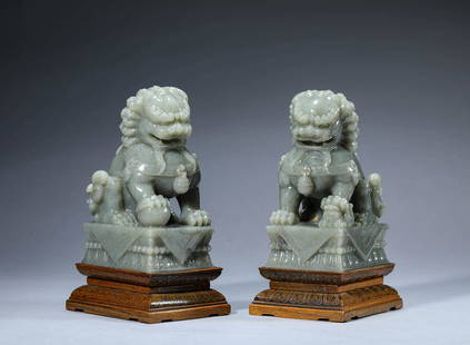 Pair of Carved Jade Lion Statues: Pair of Carved Jade Lion Statues Length:9.4cm, Width:7.7cm, Height:16.3cm,