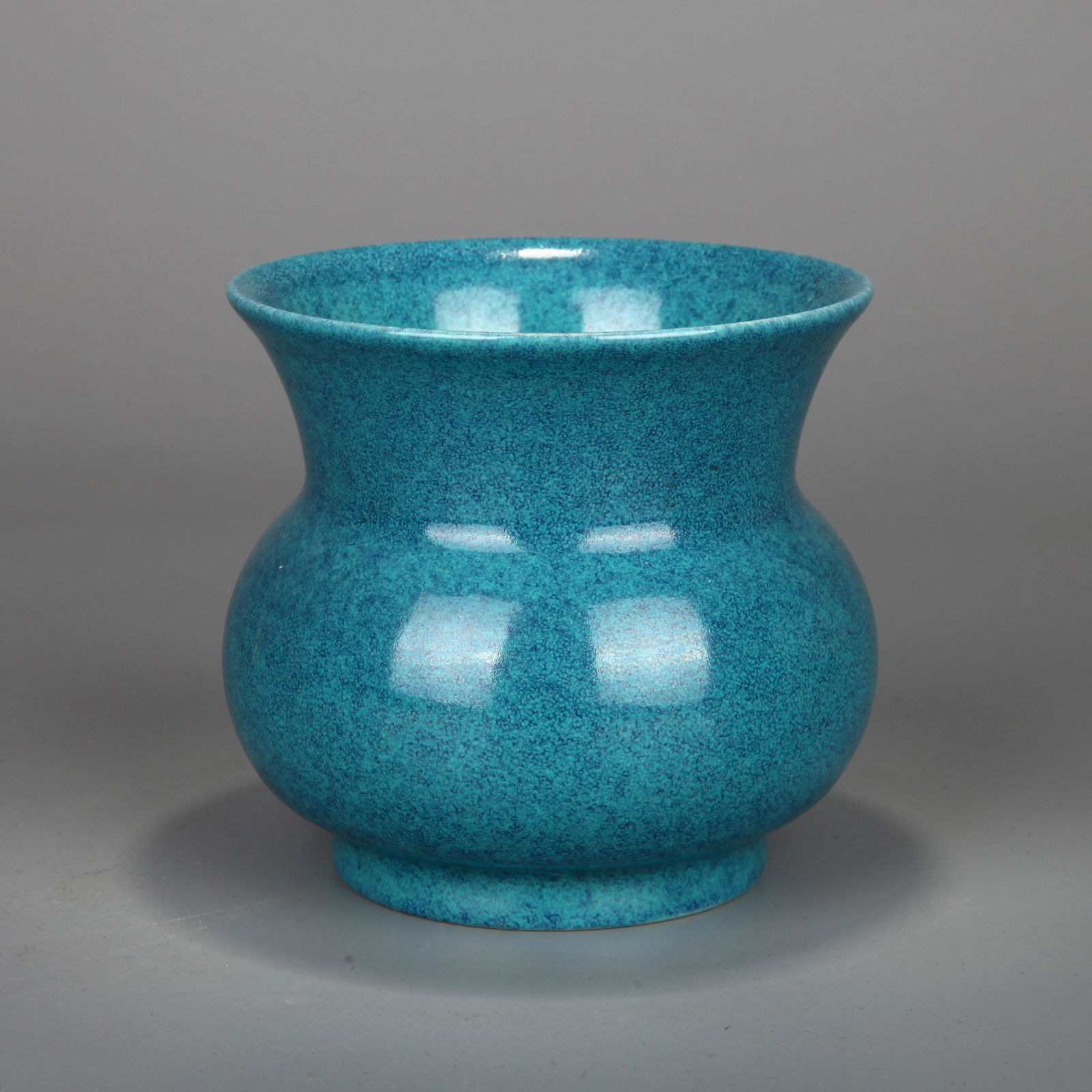 A LU JUN GLAZED BUCKET: A LU JUN GLAZED BUCKET . Heightï¼š9.3cmï¼Œ Diameterï¼š10.5cm.