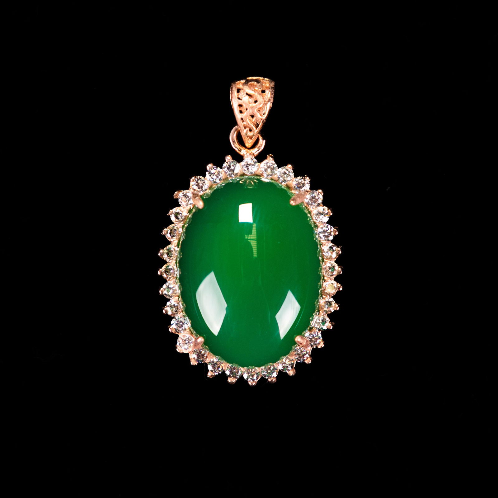 A JADEITE PENDANT: A jadeite pendant. L2 x W1.5 cm