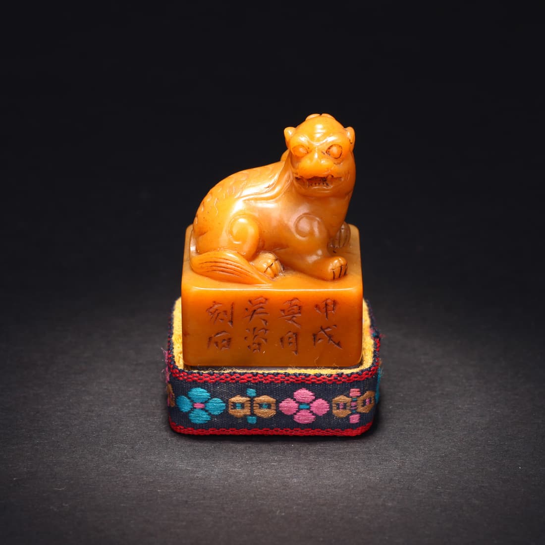 A Lying Lion Seal Auction