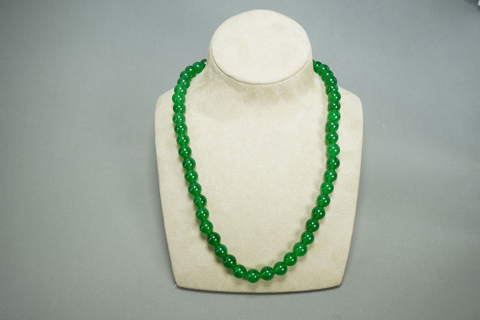 A STING OF JADE BEAD NECKLACE (1 of 12)