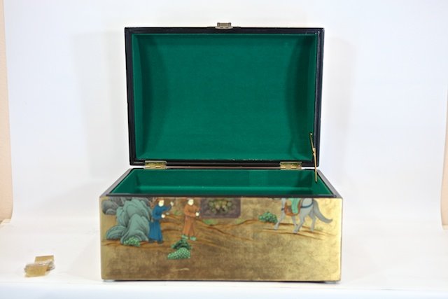Rectangular Gold Lacquer Box - 2