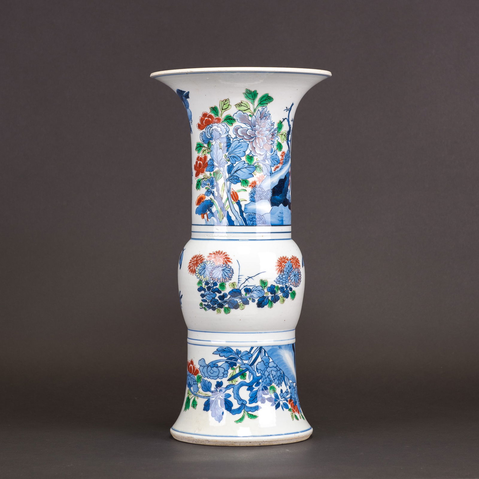 A CHINESE ANTIQUE FAMILLE ROSE FLORAL BEAKER VASE (1 of 11)