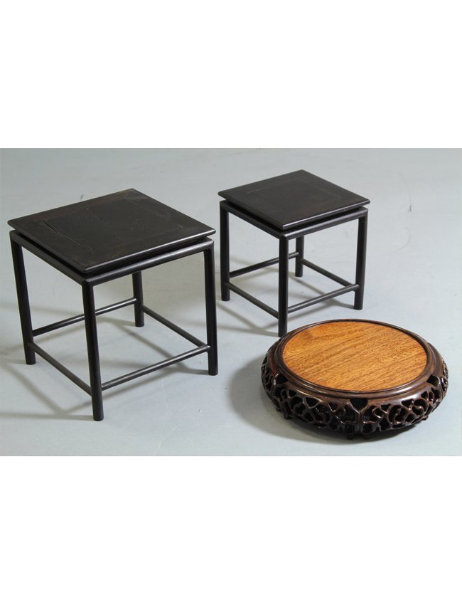 Chinese HuangHuaLi & ZiTan Wood Carving Display St: Chinese HuangHuaLi & ZiTan Wood Carving Display Stand. Height 4.8"