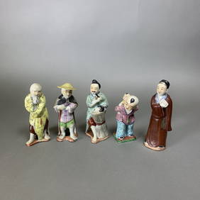 LOT OF 5, A GROUP OF FIVE FAMILLE ROSE PORCELAIN FIGURES (1 of 5)