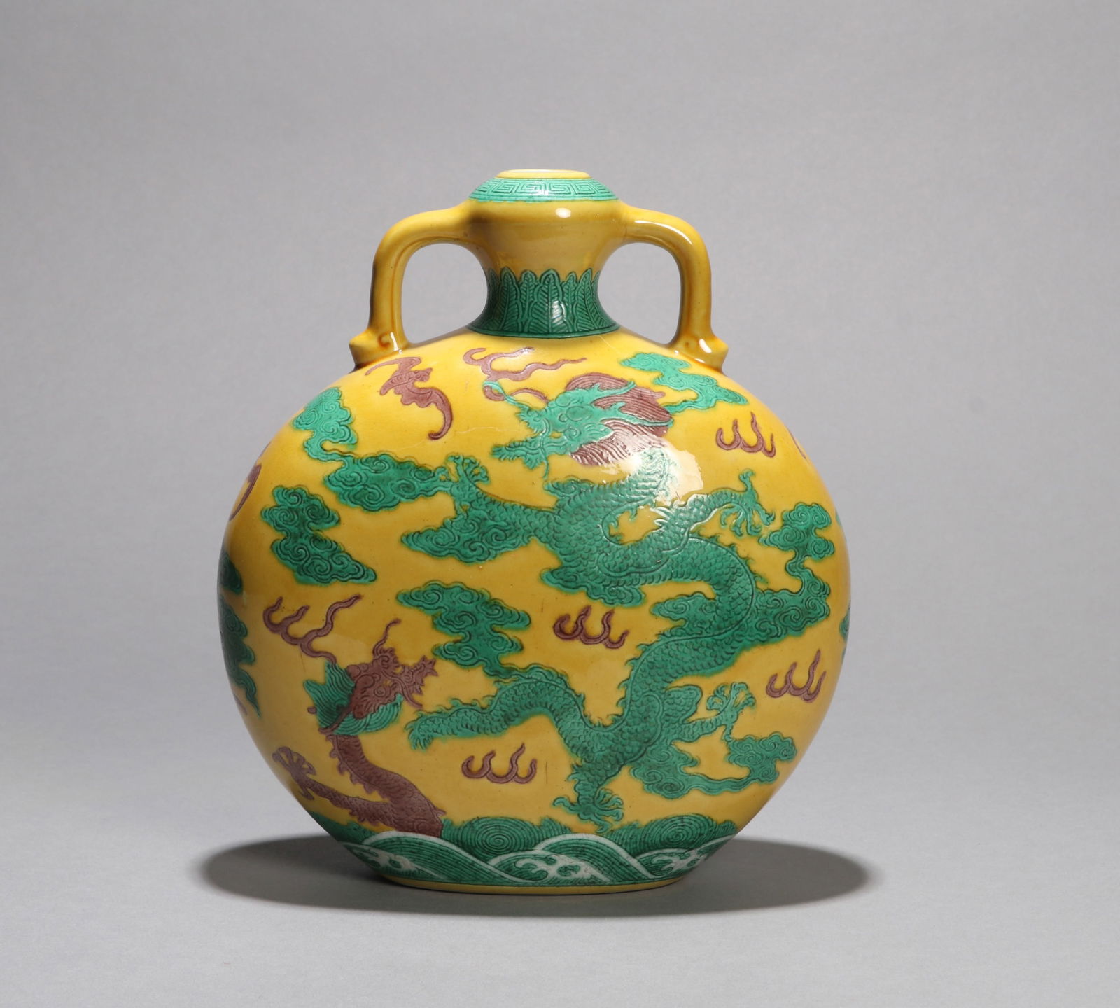 A YELLOW-GROUND GREEN-ENAMEL 'DRAGON' FLASK: A Yellow-Ground Pilgrim Flask with green-enamelled dragon motif. H. 20 cm.