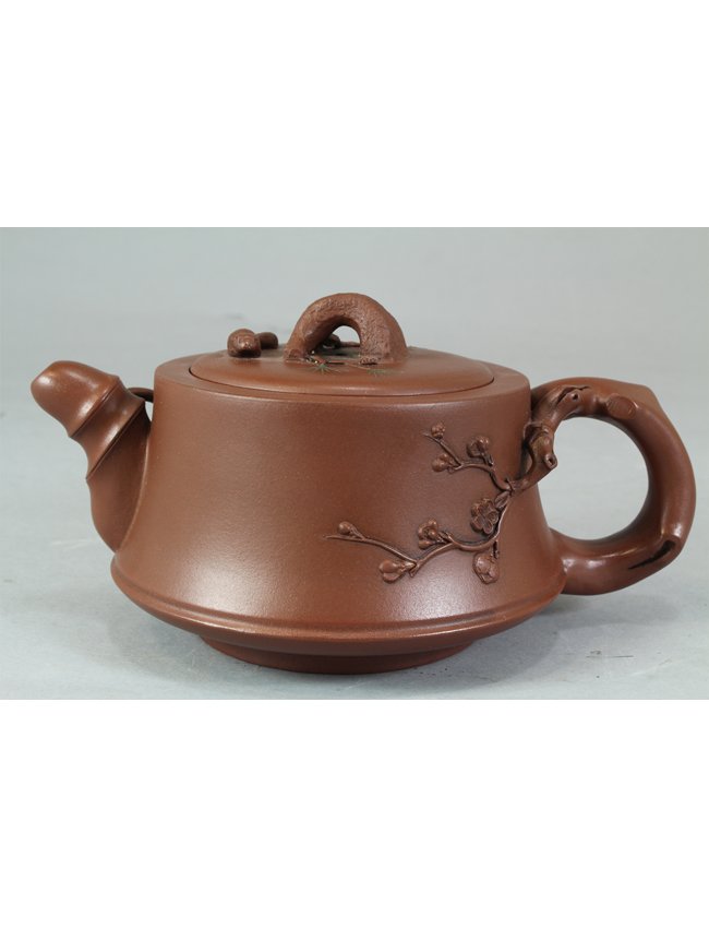 Chinese Clay Teapot from Renowned Artist"": Chinese clay teapot from renowned artist Daoman Zhitao. Provenance: YiXing. Length 5.5" Height 3" 道满制陶款紫砂壶