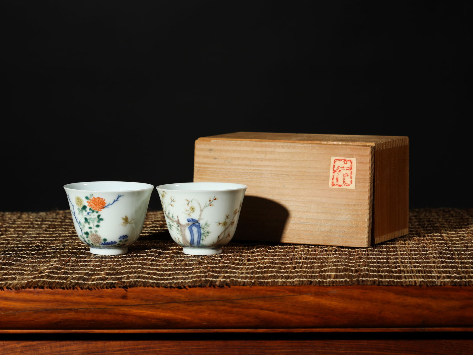 TWO UNDERGLAZE AND FAMILLE ROSE FLORIST TEA CUPS: Two underglaze and famille rose florist tea cups. Height: 4.6 cm, Diam: 6.2 cm.