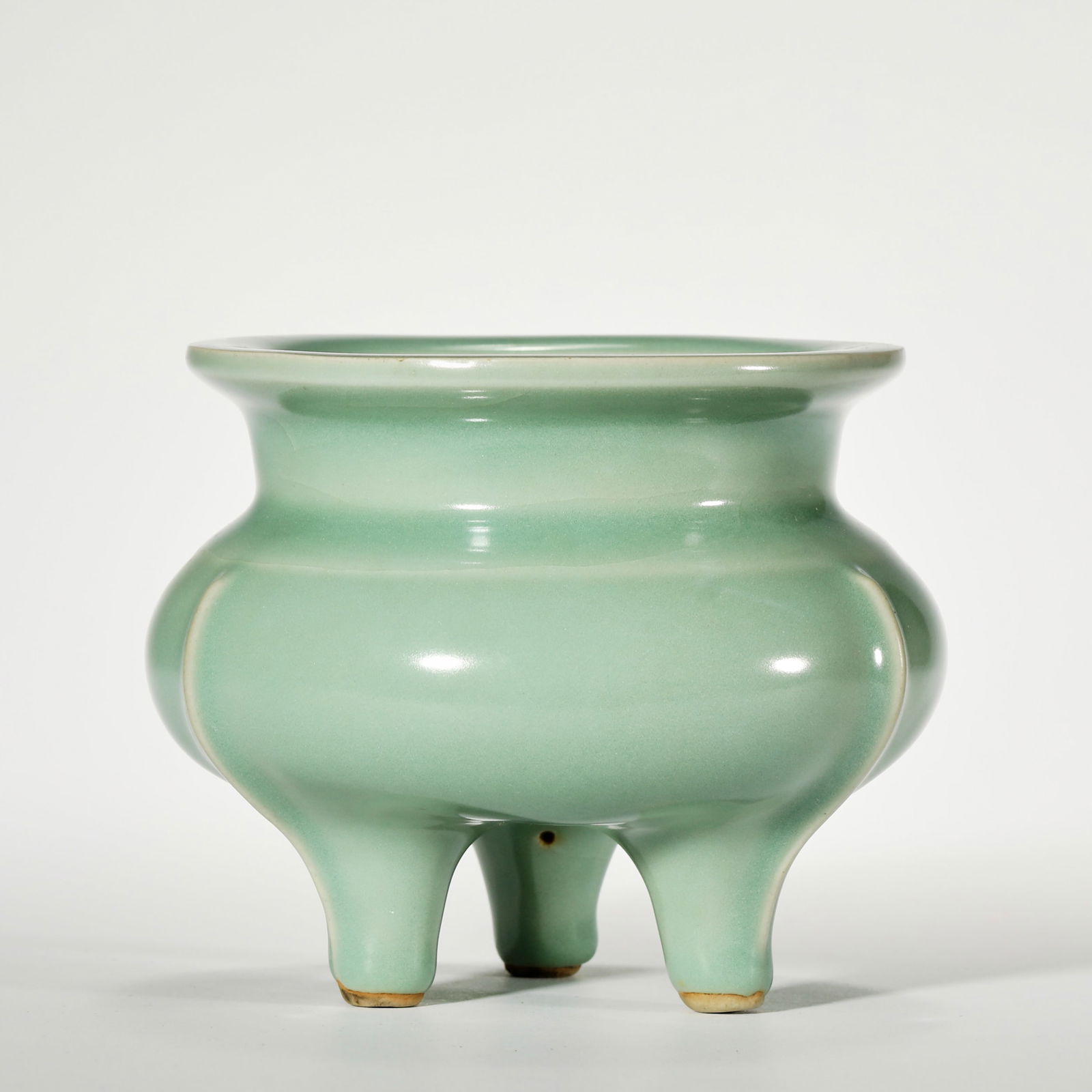 CELADON GLAZE TRIPOD CENSER: Celadon glaze tripod censer. Height: 10.6 cm, Width: 13.2 cm.