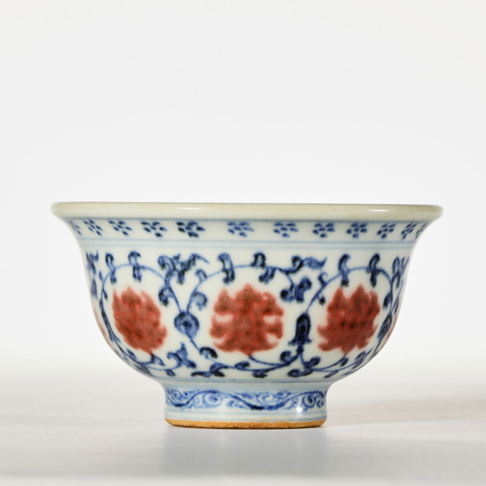 COPPER-RED GLAZE AND UNDERGLAZE BLUE INTERLOCKING LOTUS TEA BOWL (1 of 5)