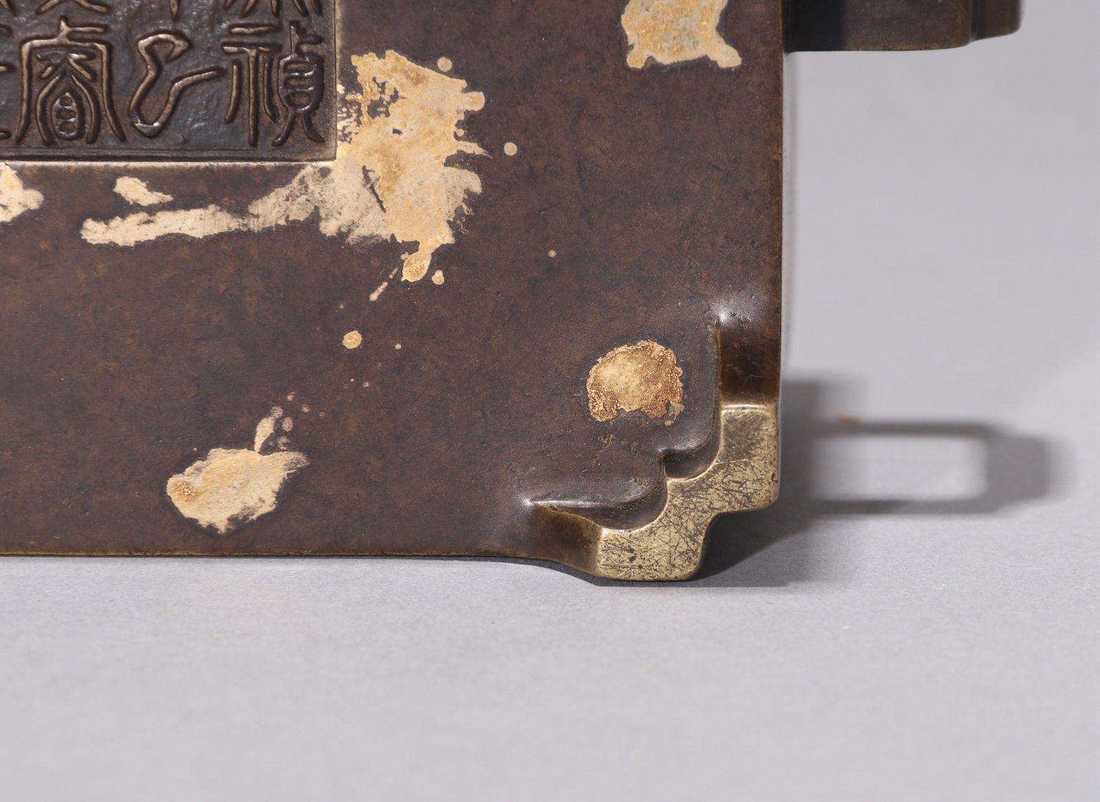 A GILT-SPLASHED BRONZE RECTANGULAR CENSER - 7