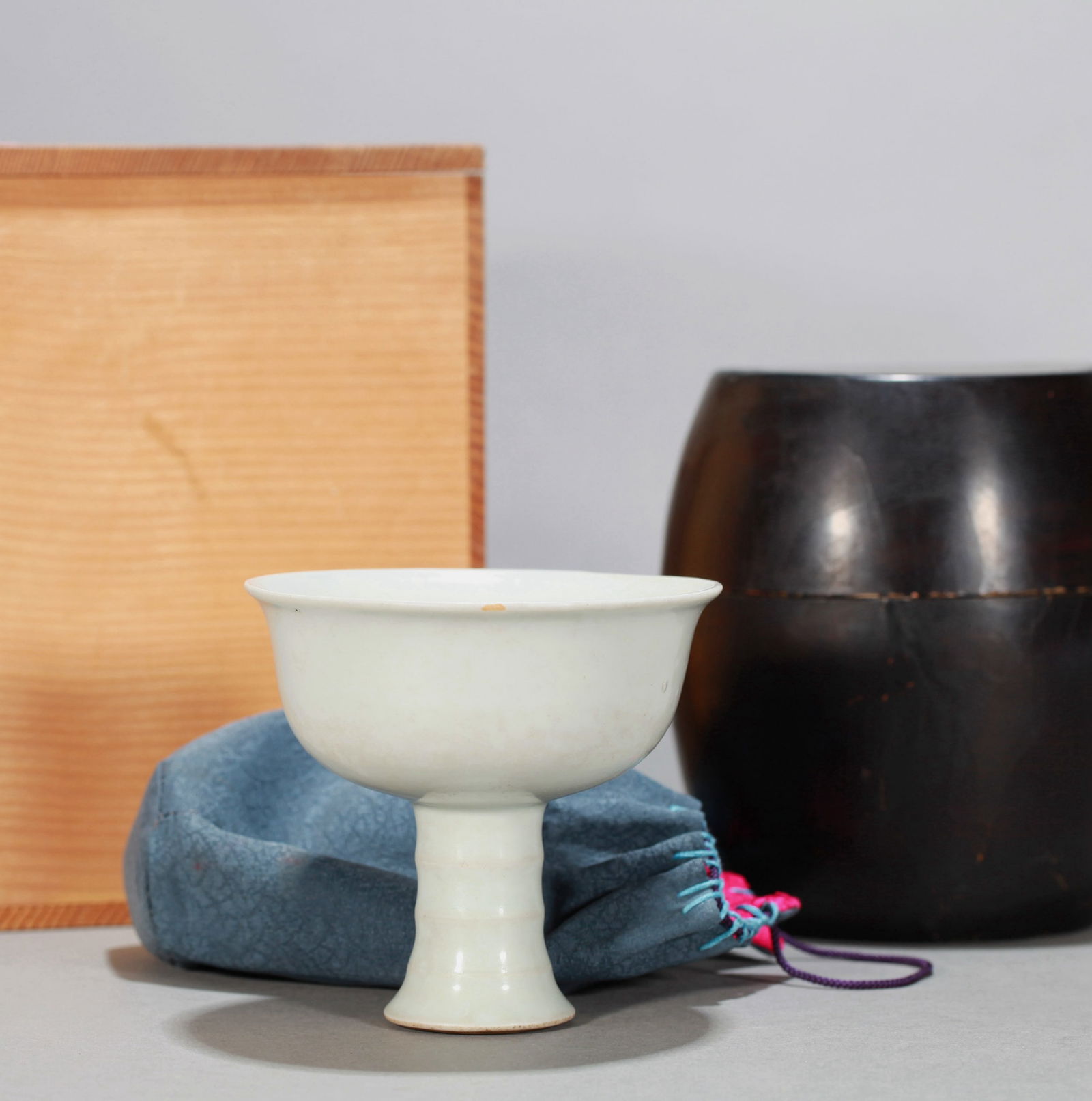 A WHITE-GLAZED STEM BOWL (1 of 10)