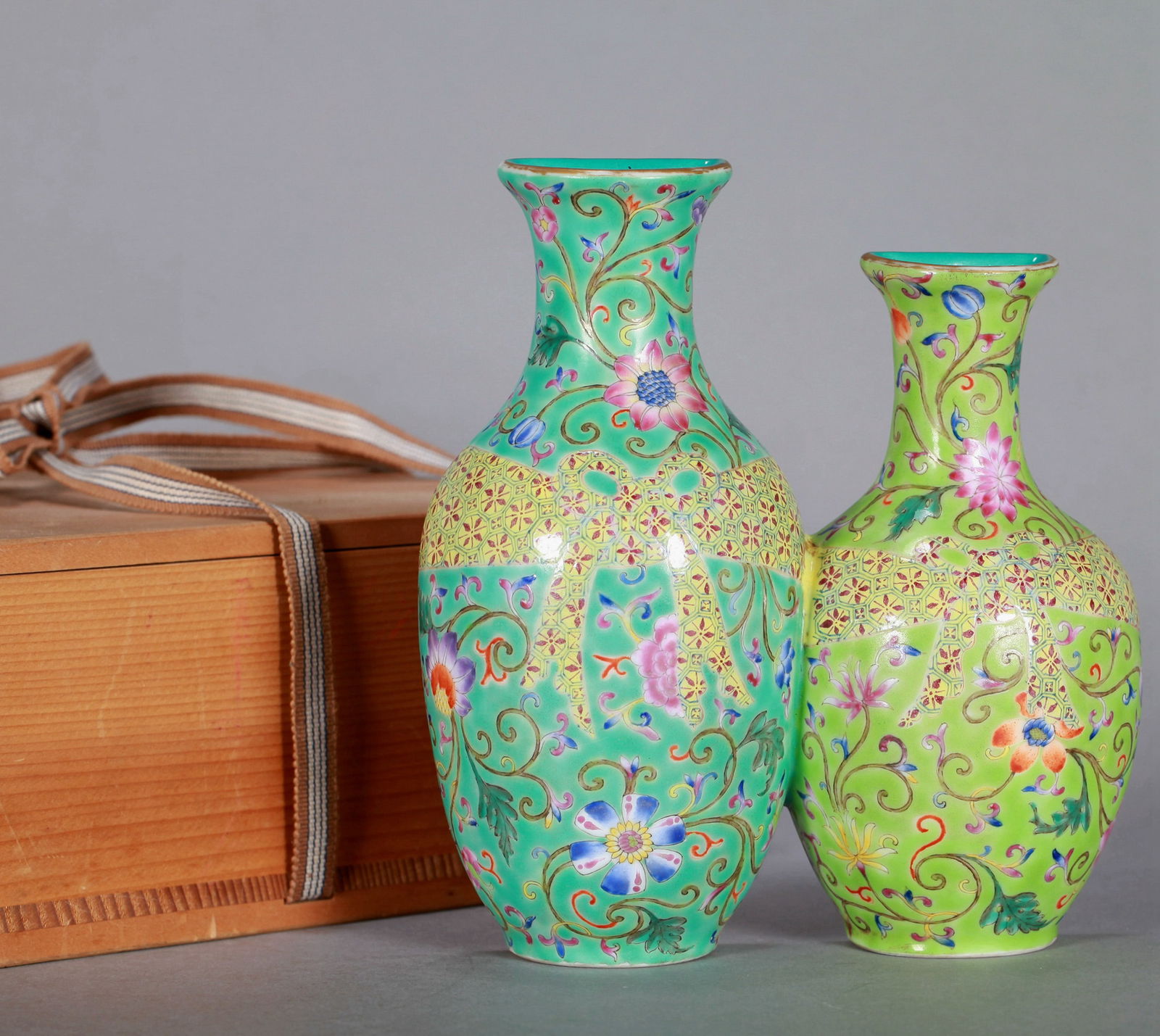 A FAMILLE-ROSE DOUBLE WALL VASE (1 of 5)