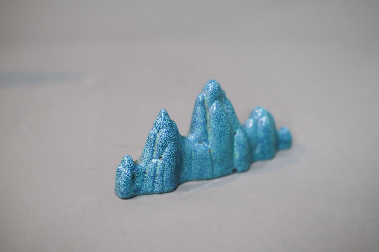 LUJUN GLAZE MOUNTAIN-SHAPE BRUSH RACK - 4