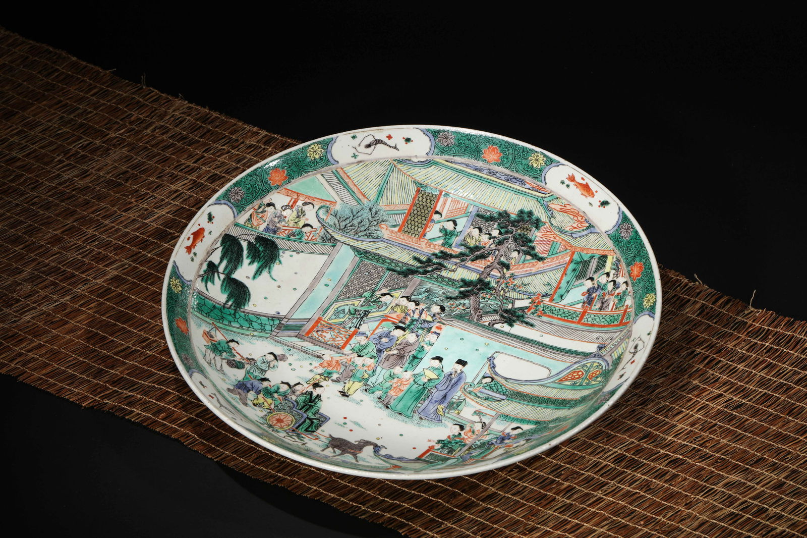 FAMILLE VERTE FIGURE AND PAVILION PLATE: Famille verte figure and pavilion plate. Dimensions: Diameter: 41.5 cm, Height: 7.5 cm.